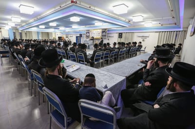 אברכי ויז'ניץ נבחנו על לימודי הוראה והתפללו בצפת