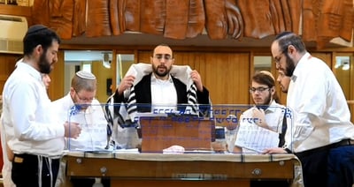 מאיר אפפלדורפר והמקהלה: 'בצאת ישראל'