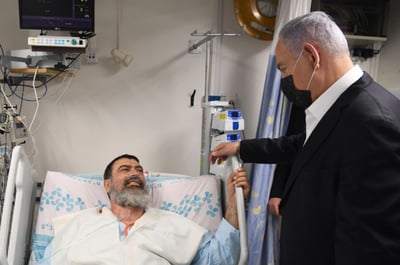 נתניהו מבקר את החולים