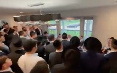 שירת "אני מאמין" באמצע ה'שבעה' על הבן