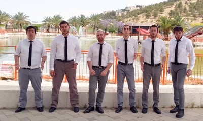 להקת 'רבותיי' במחרוזת חופה ווקאלית