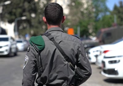 הלוחם מדבר
