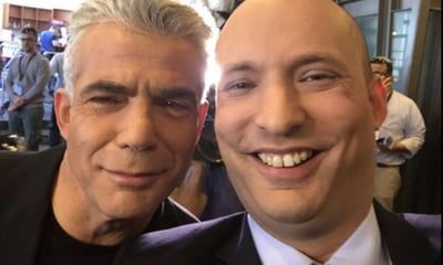בנט, בתמונת סלפי עם ידידו לפיד