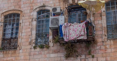 הבית הירושלמי היה עמוס מנחמים
