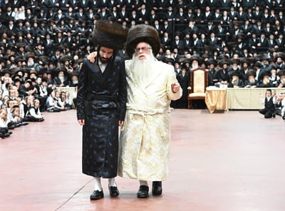הרבי מצאנז בריקוד עם החתן