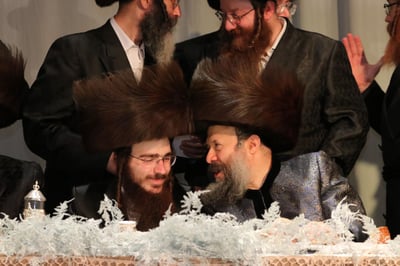 האדמו"ר מבאבוב 45 בסוד שיח עם החתן