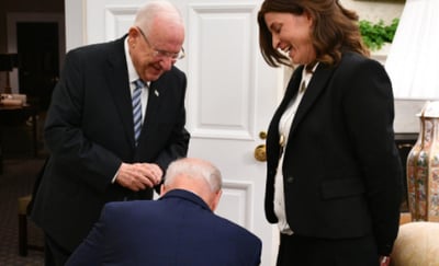 מדוע כרע הנשיא ביידן ברך לפני רבקה רביץ
