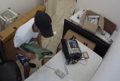 תיעוד מגניבת המחשבים לפני כשבועיים והגניבה אתמול של מכשיר הטאבלט