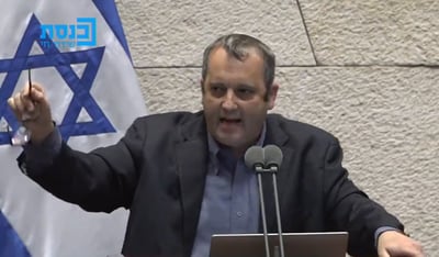 ח"כ קריב שוטף לבנו את הפה באקונומיקה?