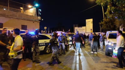 המהומות במקום