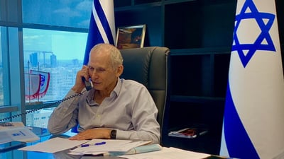 השר בר לב בשיחתו עם אבו מאזן