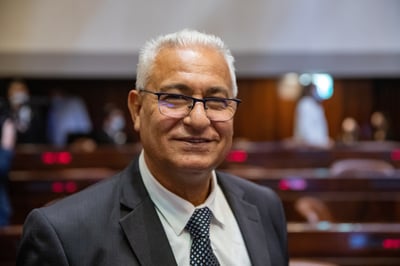 מאזן גנאים - ימונה לסגן שר ויתפטר מהכנסת