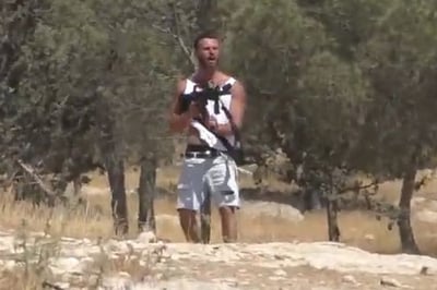 בצלם: מתנחל ירה על ערבי עם נשק של חייל