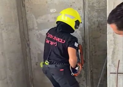 צפו: כך חולצו הכלבים מאתר הבניה הסגור