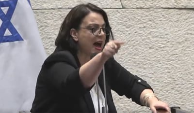 צפו: "ילד בן 3 על כיסא ראש ממשלה או בנט - זה פשוט אותו דבר"