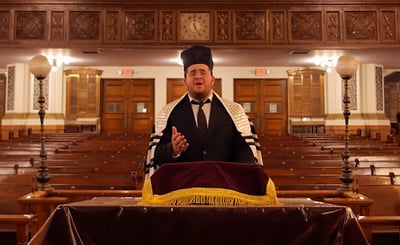 החזן אברהם פרידמן בקטע בכורה: 'עקביא'