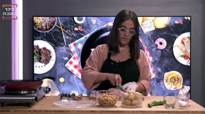 מתכון ל"תבשיל" תפודים, חומוס וחזה עוף בניחוח מזרחי