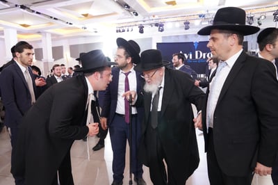 בחתונה