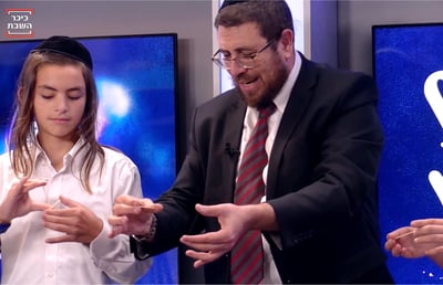 טריקים נחשפים: המופע של בצלאל הקוסם