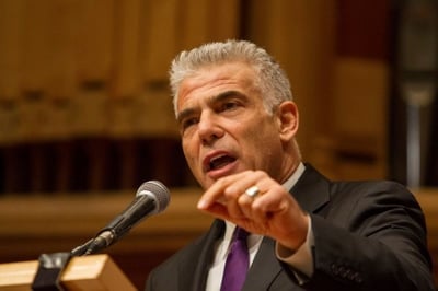 ייפגש עם נציג האמירויות. לפיד
