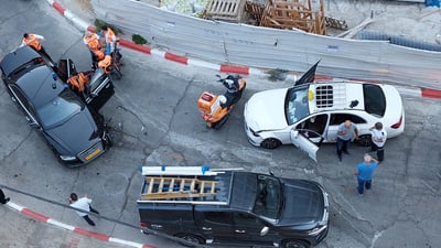 משמאל: רכבו של נתניהו