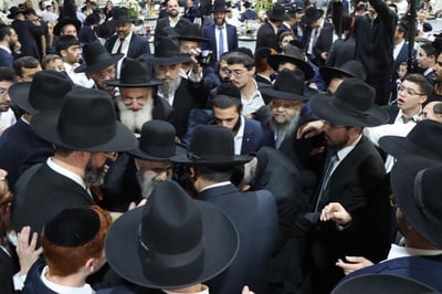 הריקוד של ה'ינוקא' בחתונת נכדו של ראש הישיבה