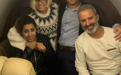 מורדי ונטלי אוקנין במטוס בדרכם מטורקיה לישראל