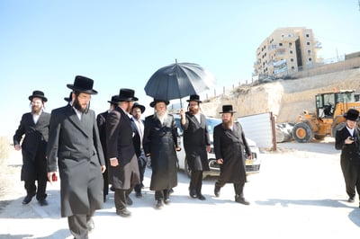האדמו"ר מערלוי בסיור