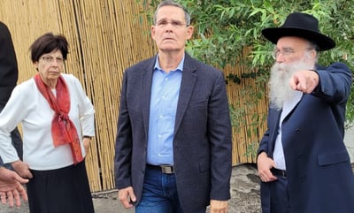 חברי הוועדה בסיור במירון