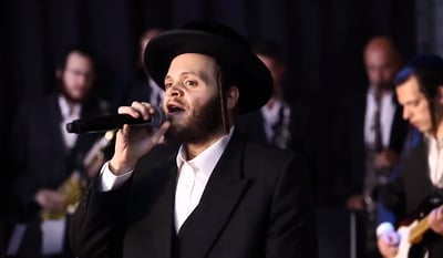זאנוויל ויינברגר ומקהלת שבח: 'הנרות הללו'