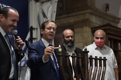 נשיא המדינה הדליק נרות במערת המכפלה