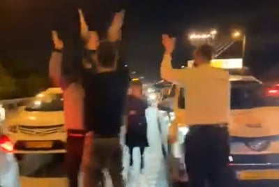 הריקוד החריג בכביש