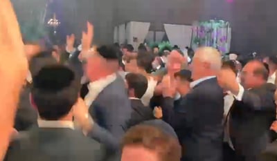 גנץ, עם בחורי הישיבות, הערב