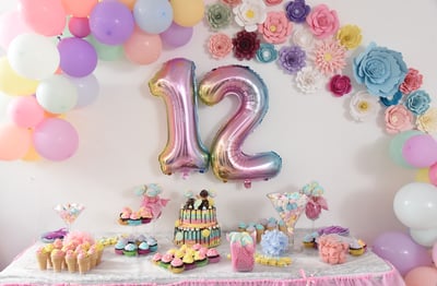 על 12 דברים ודברות בת המצווש עומדת / אתי קצבורג