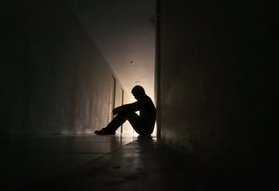 אם הילד מסתגר, לא לחשוב שזה יעבור לו לבד