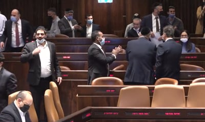 "אכלתם אותה!"; החגיגות עם נפילת חוק הגיוס