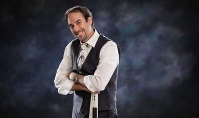 עמירן דביר בסינגל למגמגמים: "מי שם פה"