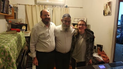 אריאל זילבר, עקיבא מרגליות ותלמידי ישיבת מטה בנימין: "ישמחו במלכותך"