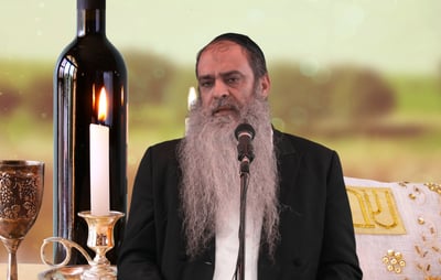 הרב רפאל זר בפינה לפרשת ויקהל • צפו