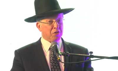 הרב נויגרשל, בנאום