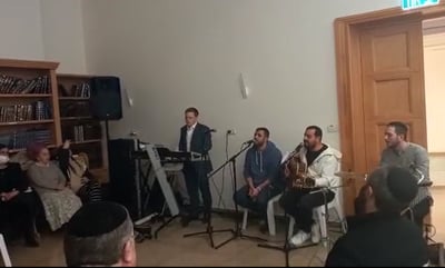 ישי ריבו ועקיבא באו לשמח את המשפחה • תיעוד מרגש