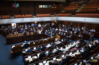 הכנסת בליל אישור התקציב. נראה תמונה כמעט זהה