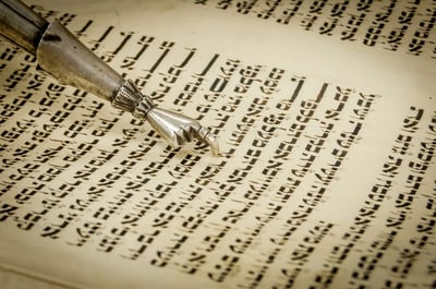 צריך לזכור את הקורבנות: פרשיות התקופה