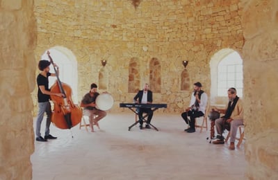 אביחי פז גרינוולד מארח בסינגל קליפ חדש: אנא בחסדך