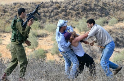 ערבים צחקו וירקו על  חרדי ושוחררו למעצר בית