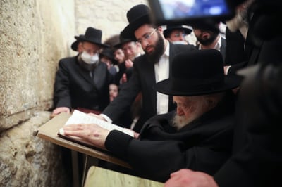 מרן זצ"ל בכותל, לפני כשנה