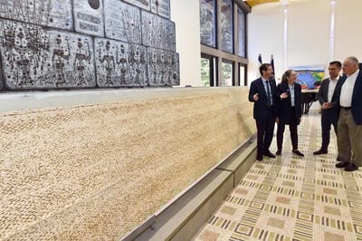 שיא בבית הנשיא: המצה הכי ארוכה בעולם