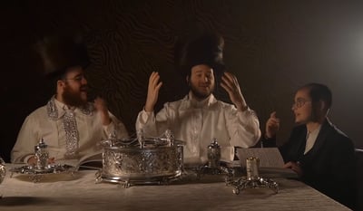 מוטי אילוביץ ויודי ביאלוסטוצקי בסינגל חדש: "אחד מי יודע"