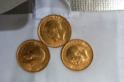 ניסו להבריח מטבעות זהב מדובאי - ונעצרו