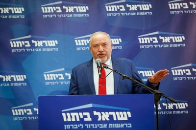 ליברמן מסית בישיבת סיעתו